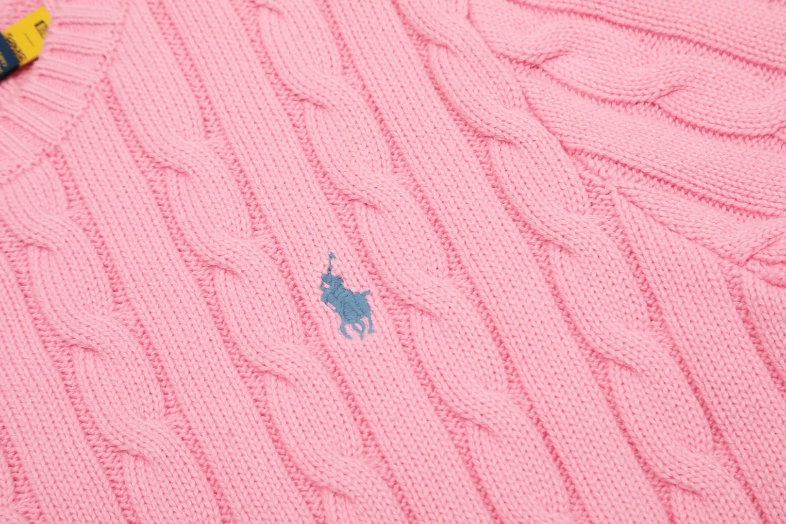🅿️160 "Top quality" Style number: DS002# (not off the shelves all year round) [Ralph Lauren round neck solid color pony embroidered logo knitted short sleeves] ✅Ralph Lauren classic basic versatile knitted short sleeves for all seasons ✅Main supplier platform live broadcast Wholesale entities Replenish when out of stock Not off the shelves ✅ZP quality 1:1 version Scan the code to enter the GF website Counter quality ✅Detailed quality is the only one in Guangzhou Imported quality cotton yarn, focusing on high-end, cost-effective, good quality needless to say ✅The version is restored to the original order, the maximum size can be worn up to 160 pounds, loose, comfortable and stress-free ✅The upper body is simple and easy to match, a must-have for goddess ootd, good-looking clothes are never picky, a must-have in the goddess’ wardrobe Size: S-XL Color: Black White Gray Light Blue Light Pink Colorful Blue Khaki Bright Yellow Fruit Green Milk Apricot Wood Green Taro Purple Chinese Red Anchor Red Navy Red Label Navy Blue White Label